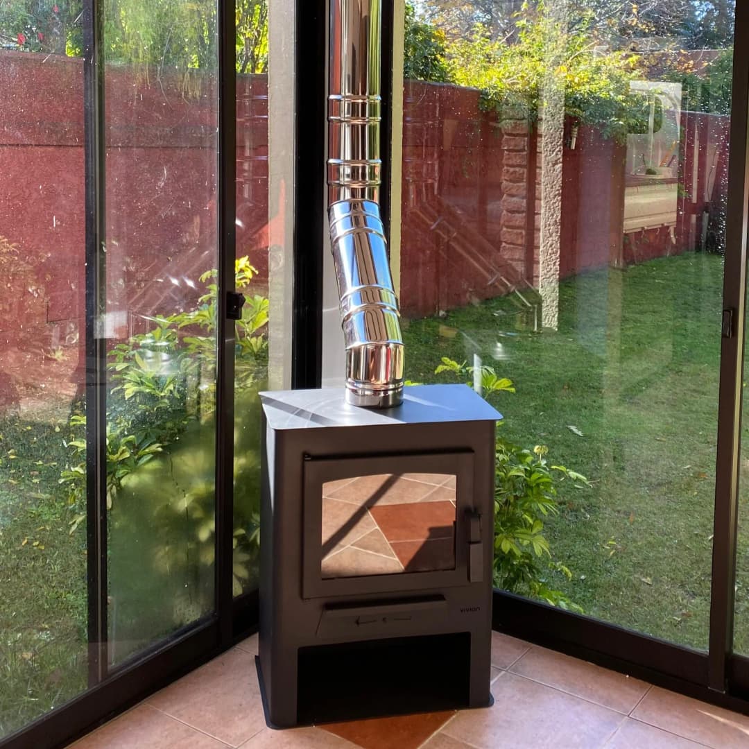 Imagen de estufa de leña moderna